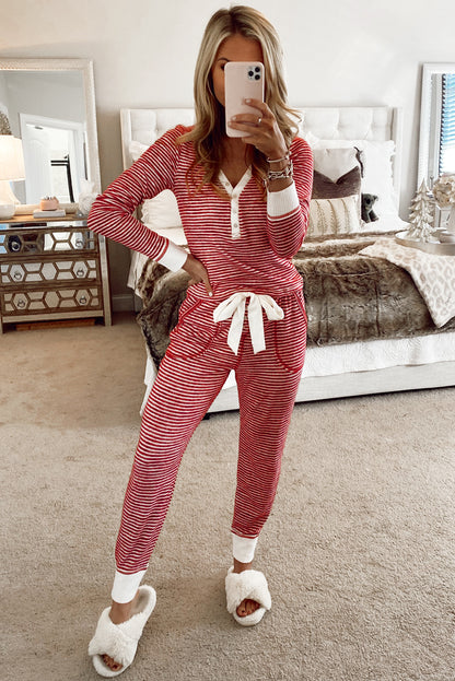Lounge-Set mit rotem Streifenmuster, geknöpftem V-Ausschnitt und Hose mit geknoteter Taille