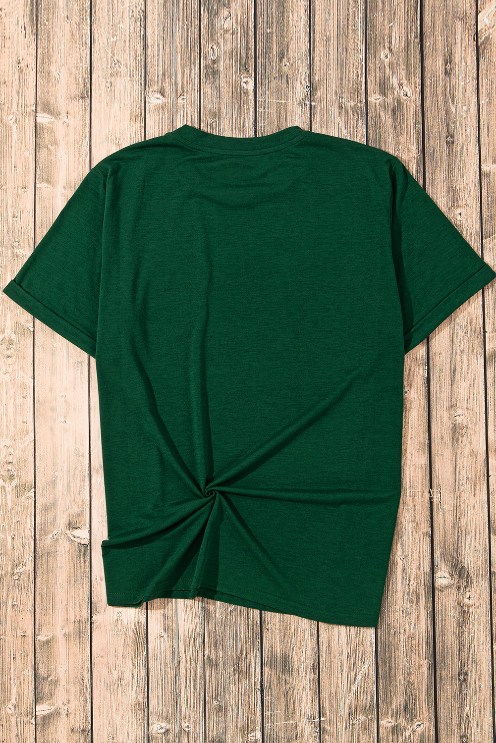Grünes T-Shirt mit St. Patrick's Kleeblatt-Patch und Grafik