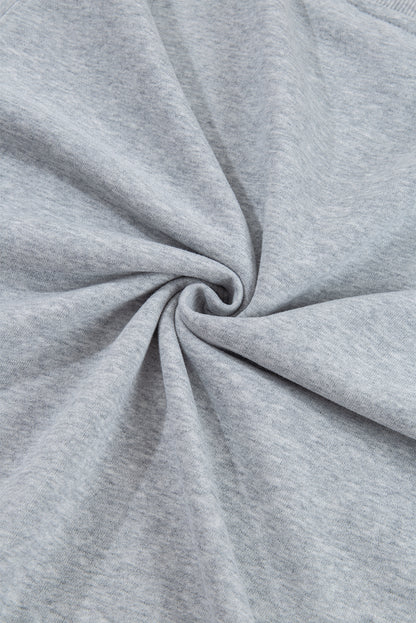 Hellgraues, schlichtes Sweatshirt mit Rundhalsausschnitt und überschnittener Schulter