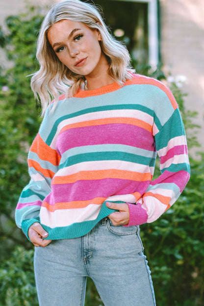 Mehrfarbig gestreifter Strickpullover mit tief angesetzten Schultern und Puffärmeln