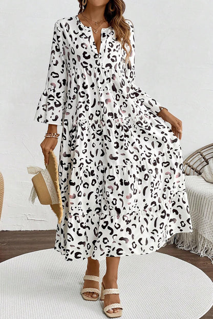 Weißes Maxikleid mit Leopardenmuster und V-Ausschnitt und lockerer Passform