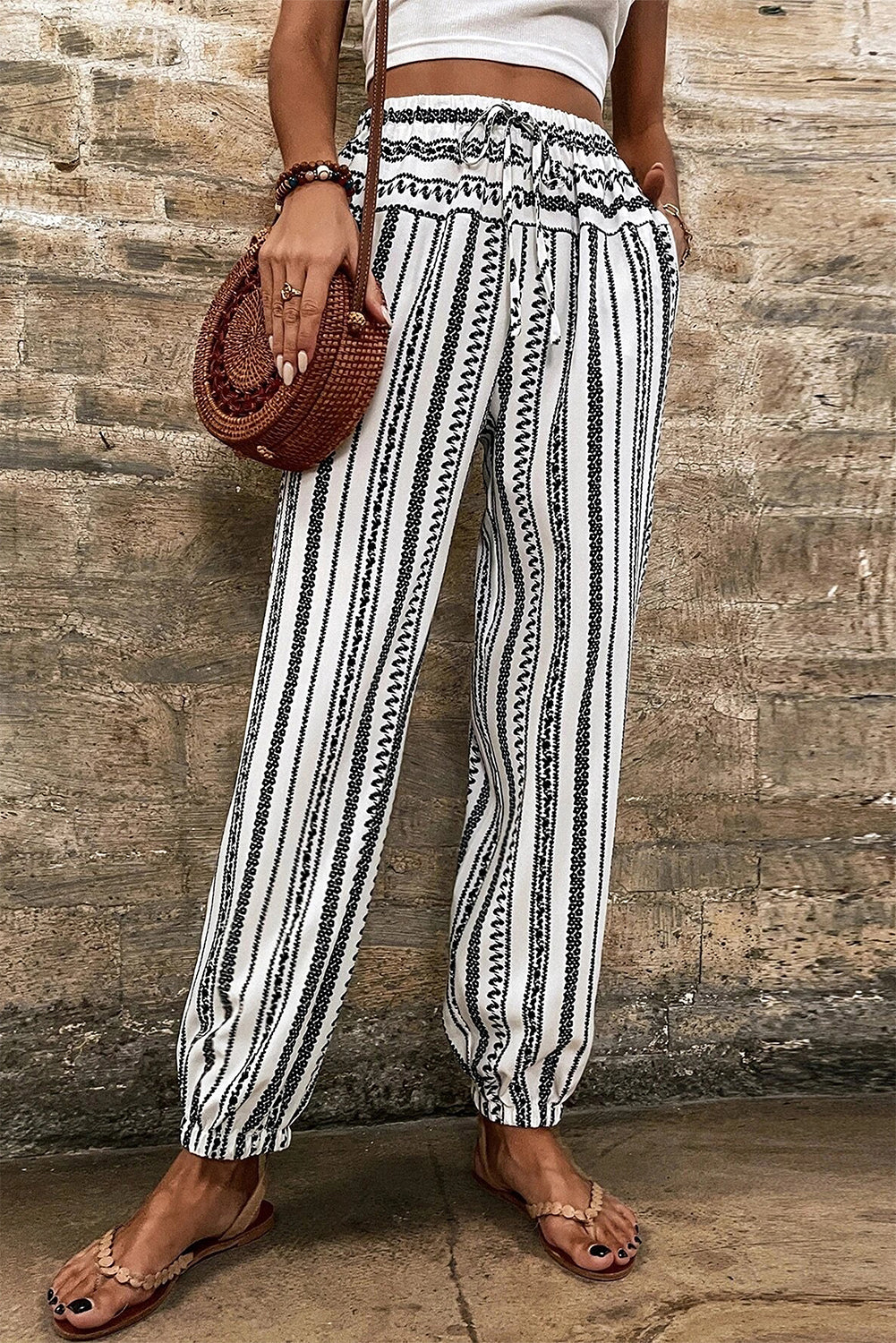 Schwarze gestreifte Freizeithose mit Boho-Streifenmuster