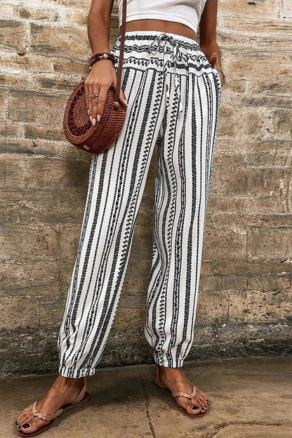 Schwarze gestreifte Freizeithose mit Boho-Streifenmuster