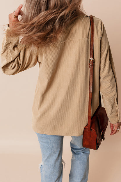 Helles französisches Beige, einfarbige Cord-Shacket mit Rüschen, Klapptasche und Knopfleiste