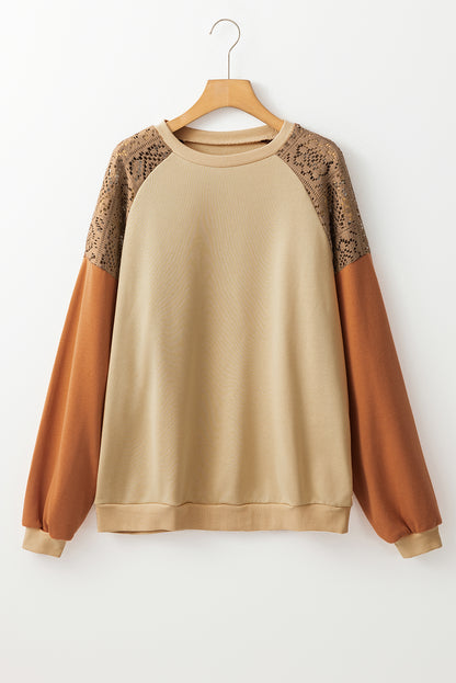 Khakifarbenes Sweatshirt mit Patchwork-Farbblock und überschnittener Schulterpartie aus Spitze