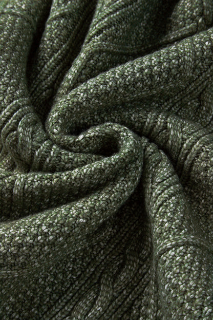 Locker sitzendes Pulloverkleid mit Zopfmuster und überschnittener Schulter in Nebelgrün