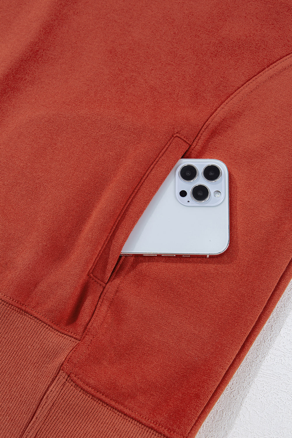 Red Clay – Weite Kapuzenjacke mit überschnittener Schulterpartie und Taschen