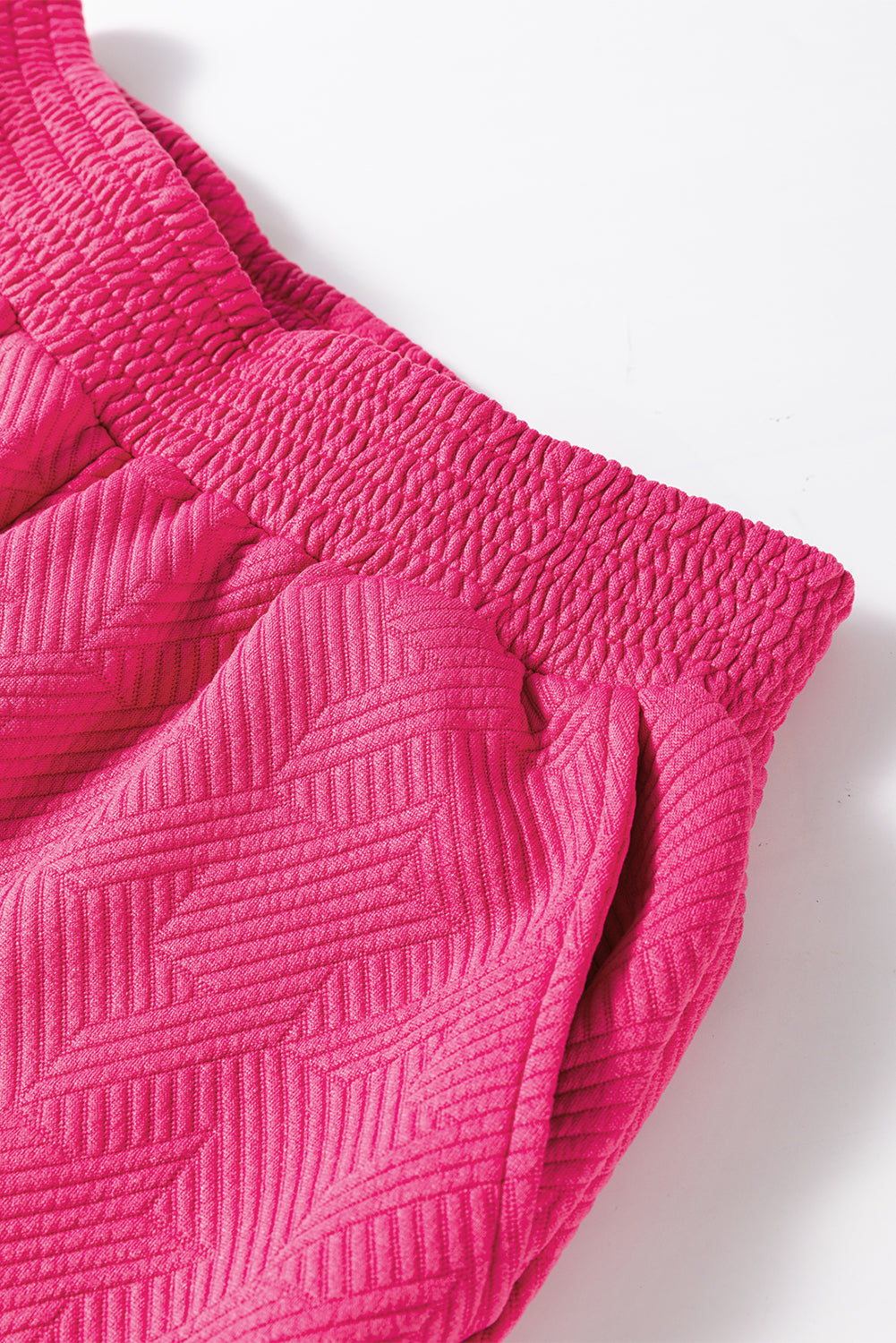 Rosarotes Set aus strukturiertem Oberteil und Hose mit Puffärmeln