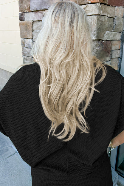 Schwarzes strukturiertes T-Shirt mit Fledermausärmeln und weiten Hosen in Übergröße