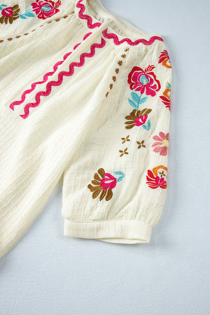 Beigefarbene Bluse mit floraler Stickerei und strukturierten Puffärmeln im Ricrac-Stil
