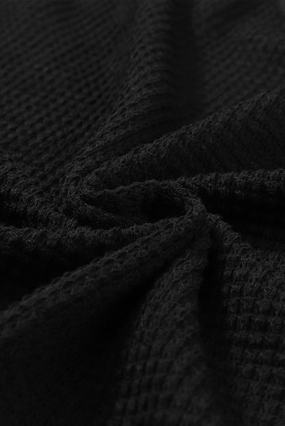 Schwarzes Oversize-Oberteil mit hohen Schlitzen und Waffelstrick