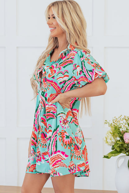 Grünes Minikleid mit abstraktem Print und hoher Taille und Knöpfen