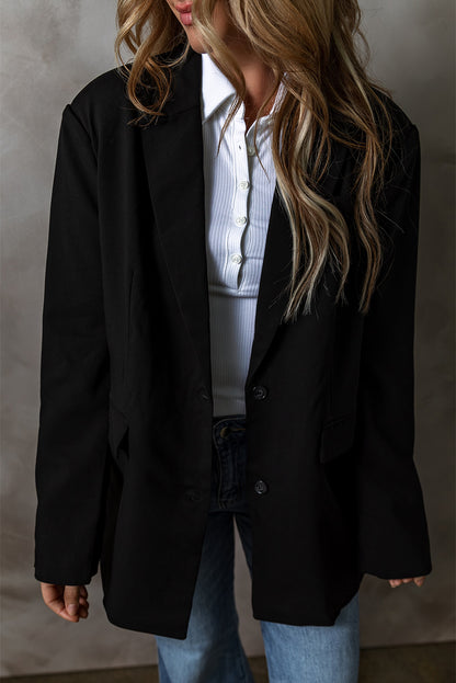 Schwarzer Blazer mit Revers, Pattentasche und Knöpfen