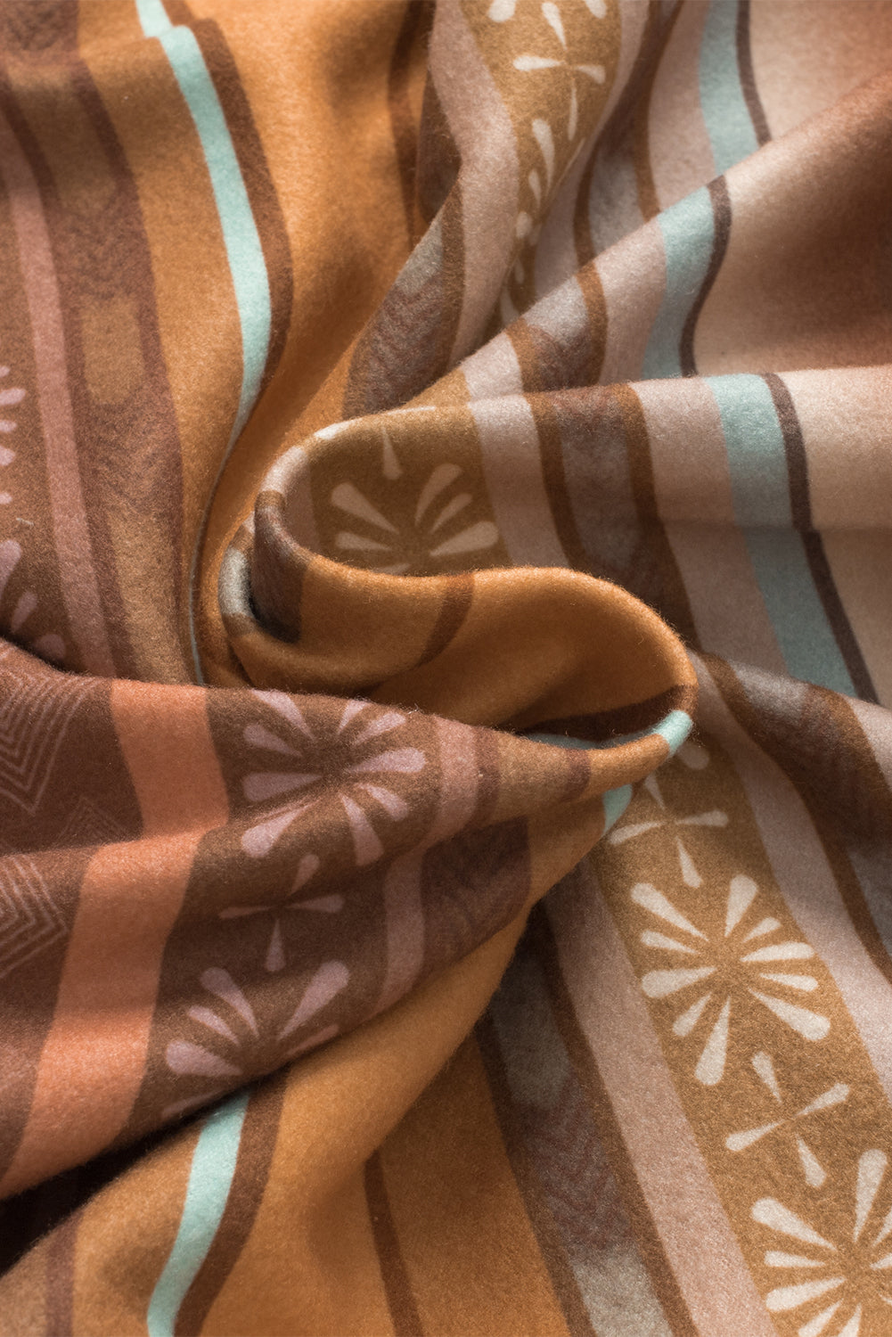 Braune Fleecejacke mit Western-Print