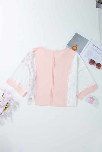 Zarte Bluse mit floraler Spitze und Häkel-Patchwork-Fledermausärmeln