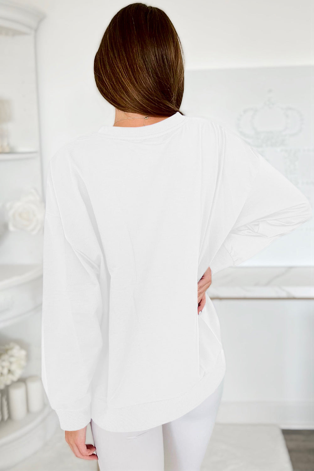 Weißes Lametta-Sweatshirt mit Game Day-Grafik und überschnittener Schulter