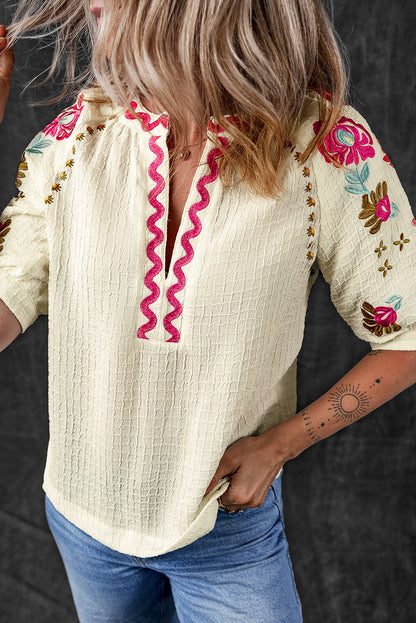 Beigefarbene Bluse mit floraler Stickerei und strukturierten Puffärmeln im Ricrac-Stil