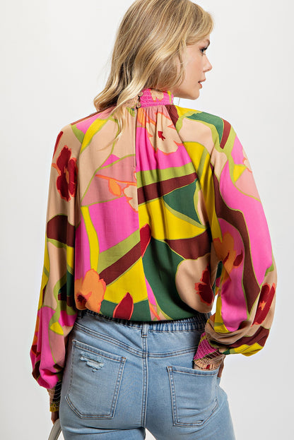 Bluse mit mehrfarbigem Blumenmuster, gesmoktem Saum und Stehkragen