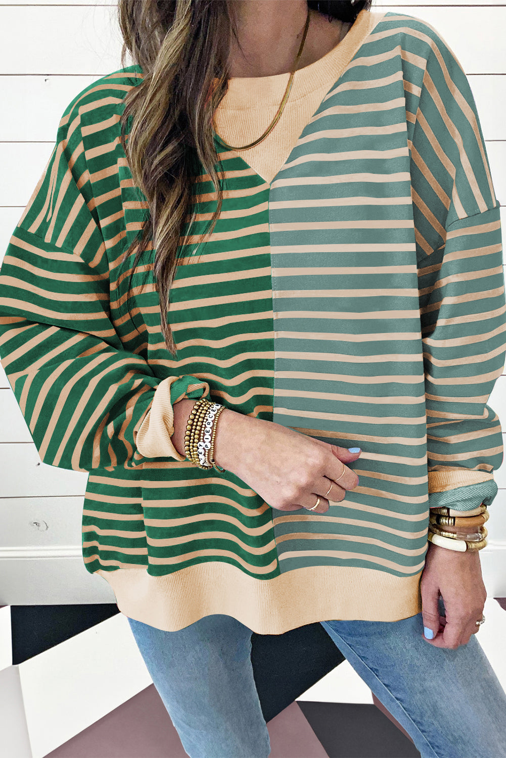 Grün gestreiftes, lässiges, gestreiftes Colorblock-Sweatshirt mit überschnittener Schulter