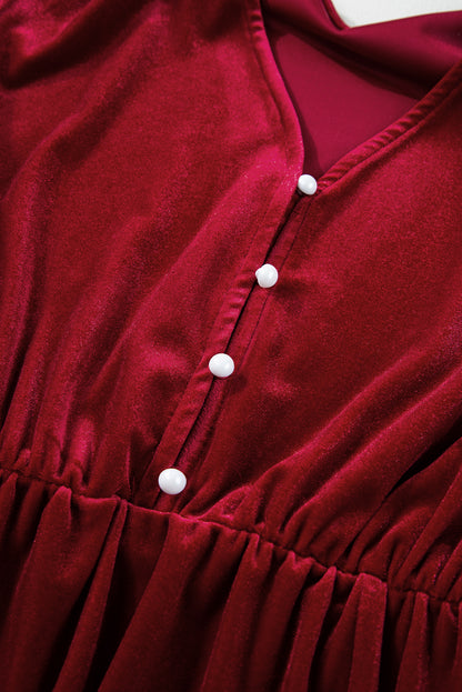 Racing Red – Midikleid aus Samt mit Knöpfen, Puffärmeln, V-Ausschnitt und Schlitz