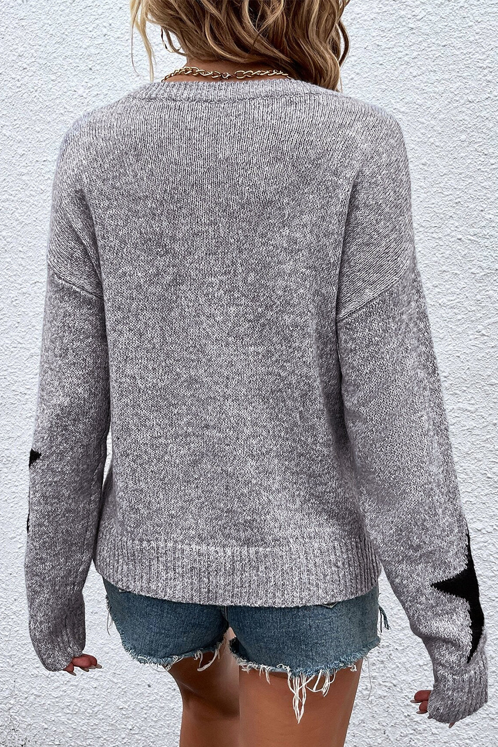 Grauer Pullover mit überschnittener Schulter und Sternmuster