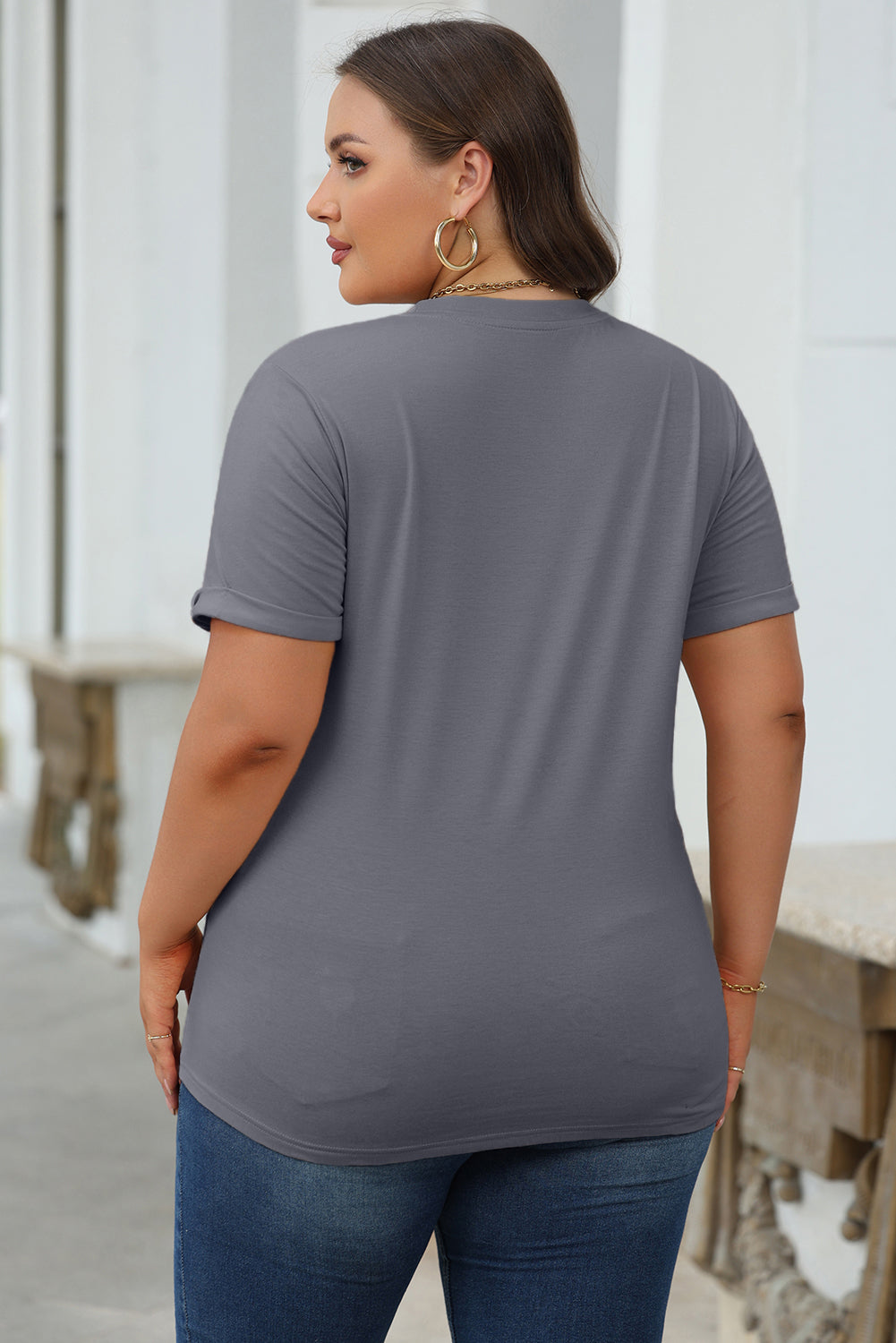 Graues, lässiges T-Shirt mit Rundhalsausschnitt