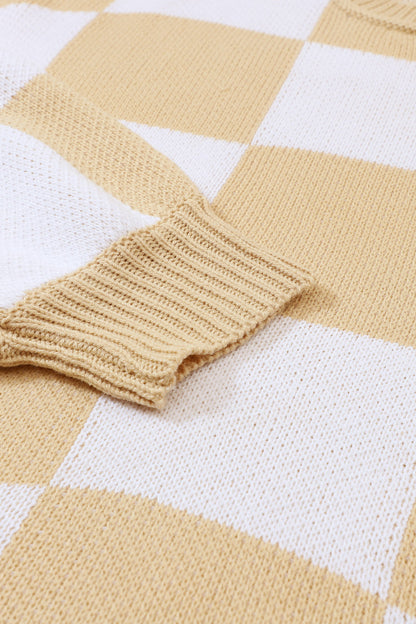 Khakifarbener Pullover mit karierten Bischofsärmeln