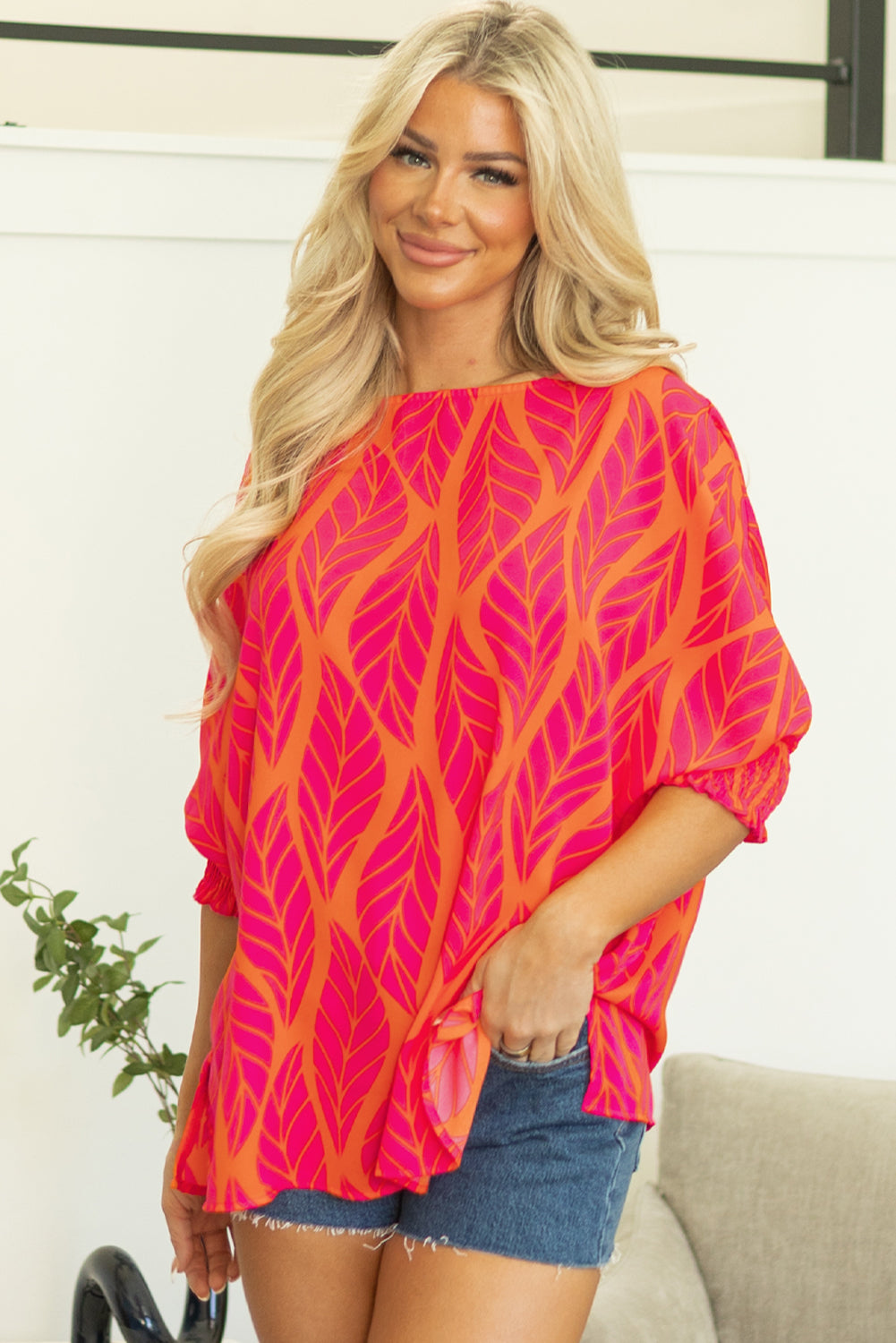 Rose – Bluse mit gesmokten Puffärmeln und tropischem Blattmuster