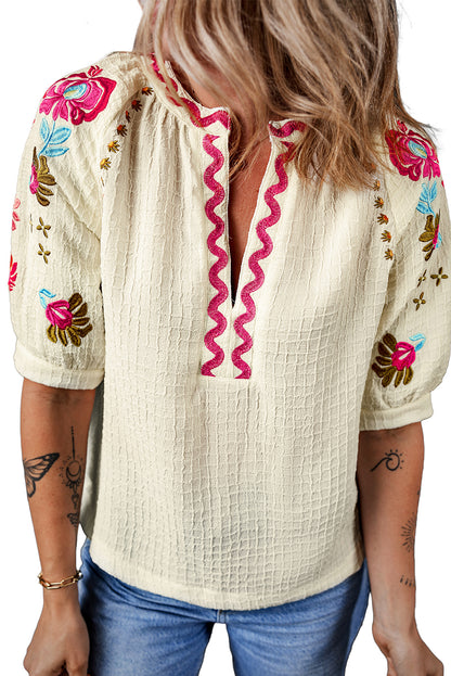 Beigefarbene Bluse mit floraler Stickerei und strukturierten Puffärmeln im Ricrac-Stil
