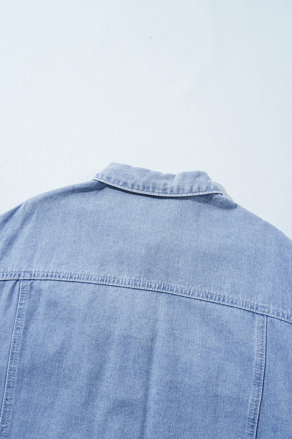 Khakifarbene Oversize-Jeansjacke mit Patchwork-Karomuster und Knöpfen