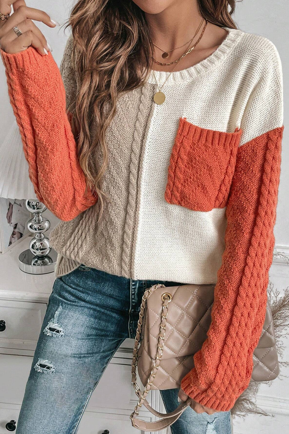 Pullover mit überschnittener Schulter und aufgesetzter Tasche in Colorblock-Optik in Gold Flame
