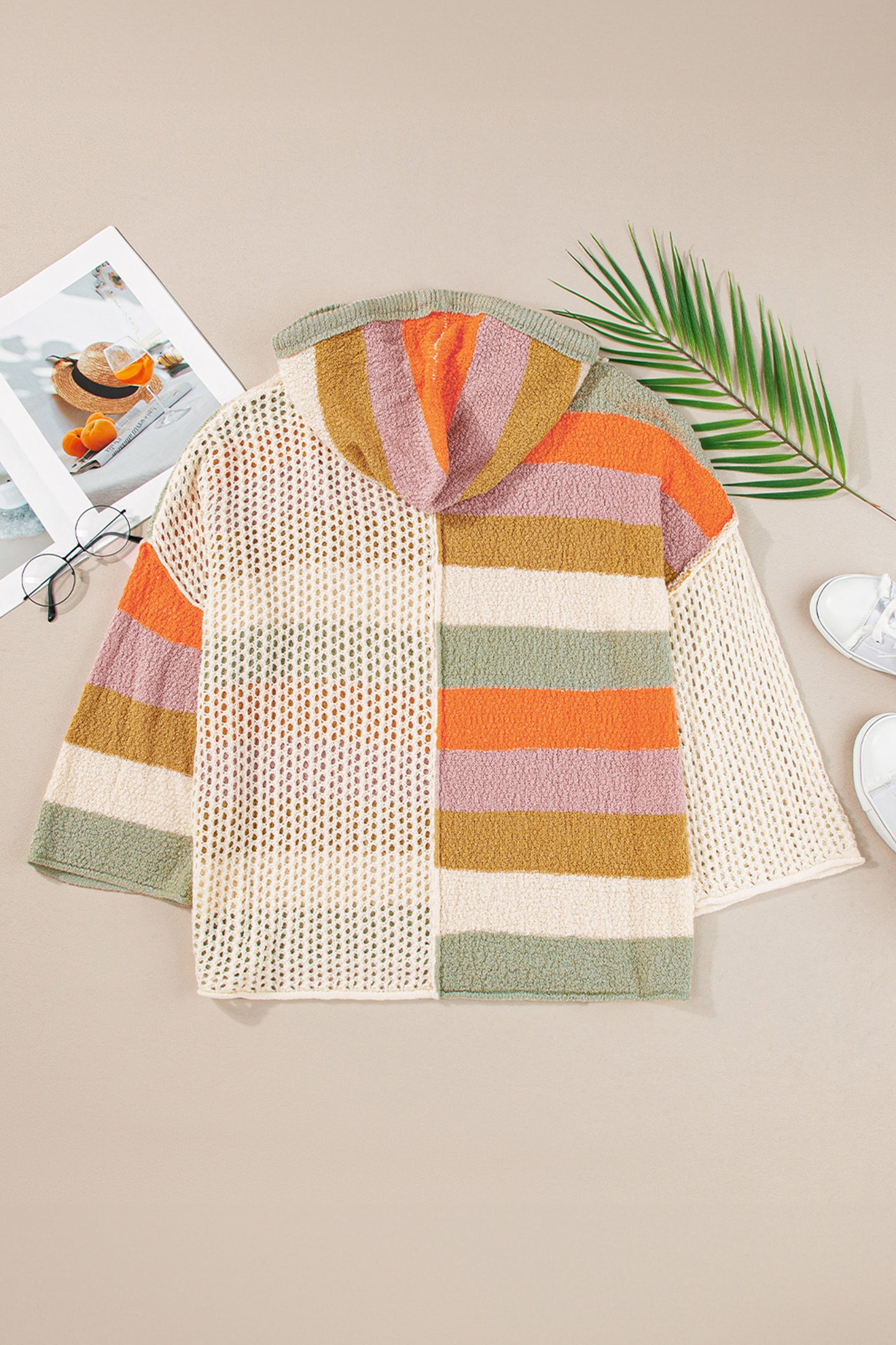 Beigefarbener Oversize-Kapuzenpullover mit Farbblockdesign und V-Ausschnitt