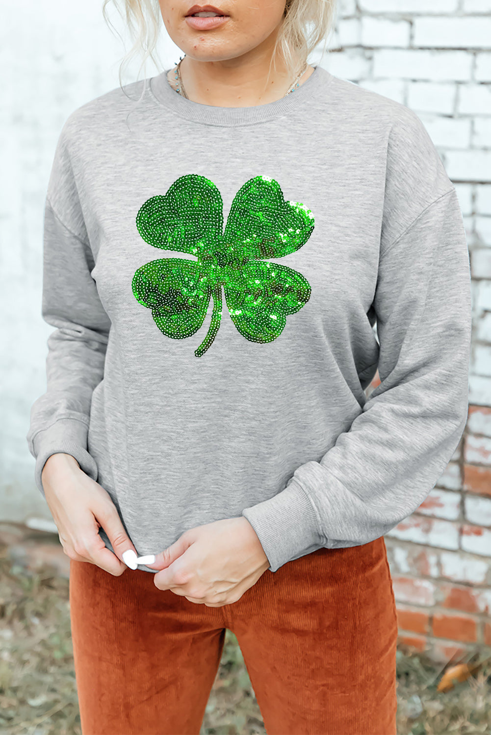 Graues Sweatshirt mit Kleeblatt-Patch und Pailletten, St. Patrick's Day