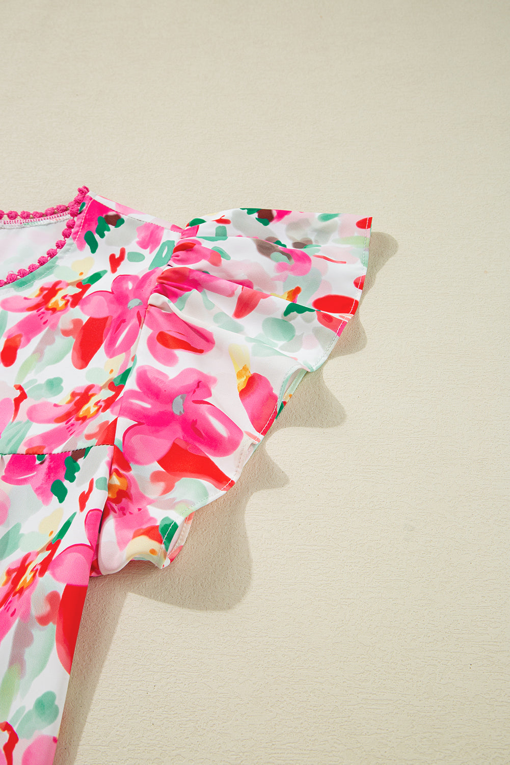 Lässige Bluse mit Rosen-Blumendruck, Flatterärmeln und Rundhalsausschnitt