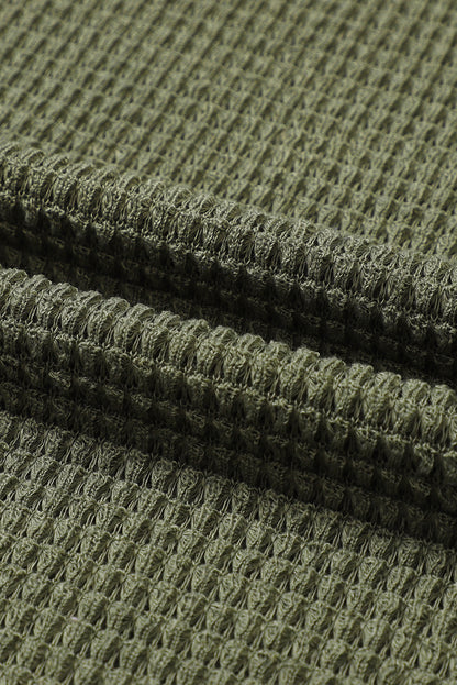 Grünes Oversize-Oberteil mit hohen Schlitzen und Waffelstrick