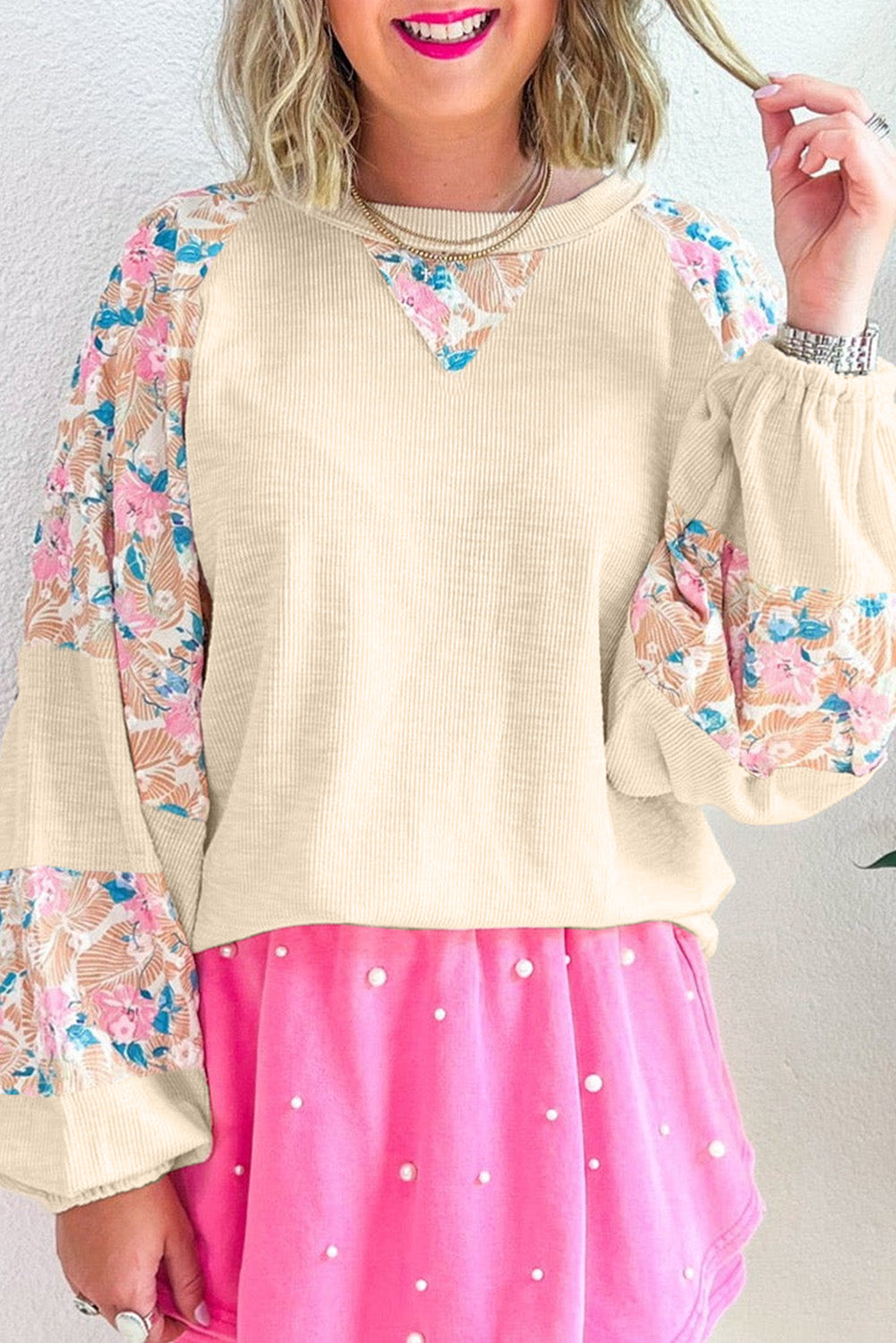 Aprikosenfarbene Bluse mit strukturiertem Patchwork und Ballonärmeln