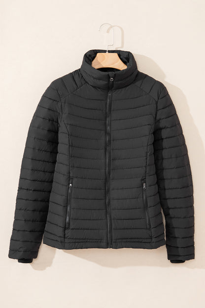 Schwarze, einfarbige Steppjacke mit Reißverschluss