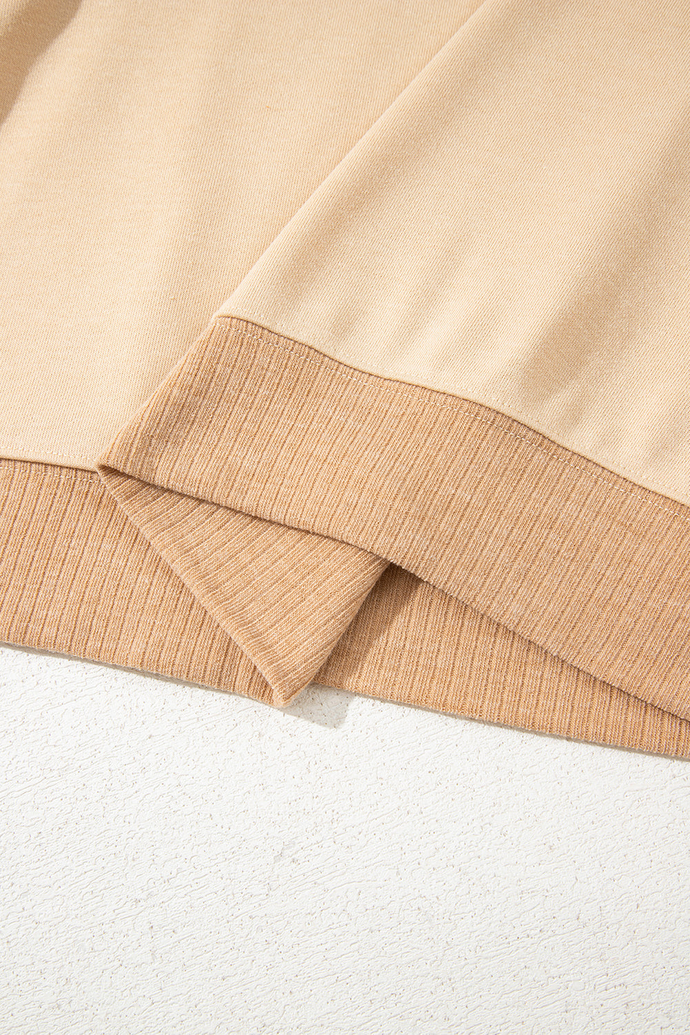 Helles französisches beiges Azteken-Patchwork-Raglan-Pullover-Sweatshirt