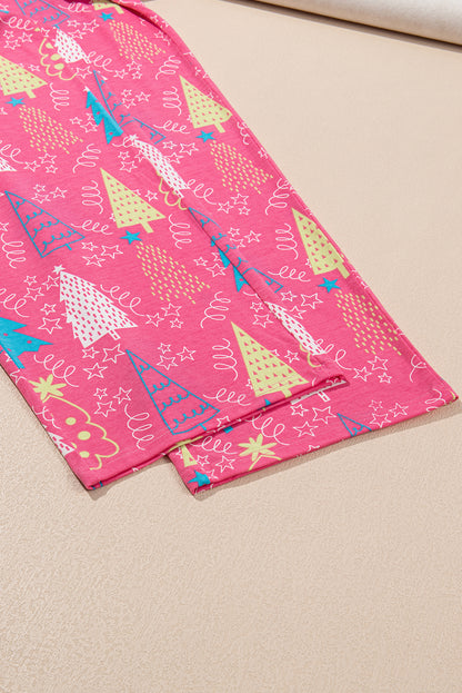 Lounge-Set aus T-Shirt mit V-Ausschnitt und Hose mit Weihnachtsbaum-Print in Rosé