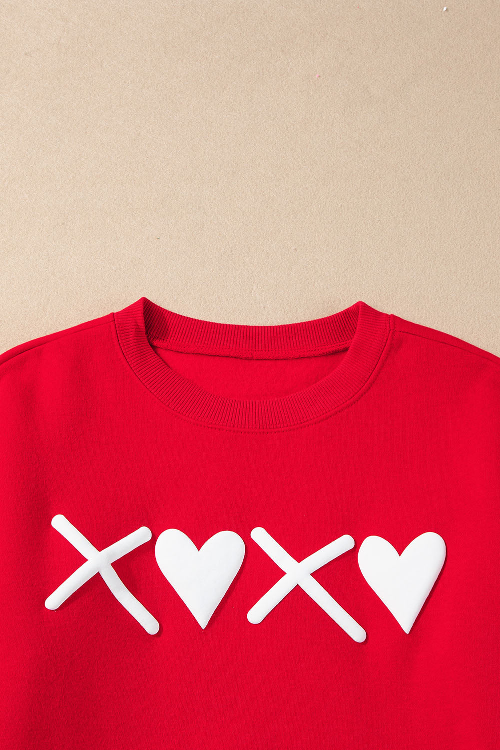 Rotes Puff-Sweatshirt mit XOXO-Print und Valentinstagsherz