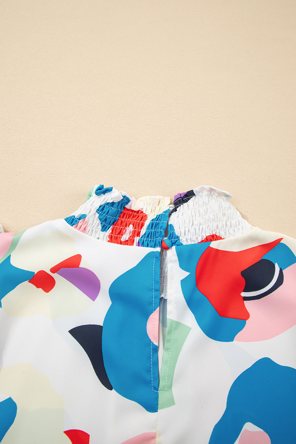Mehrfarbige Bluse mit abstraktem Print und Rüschenärmeln