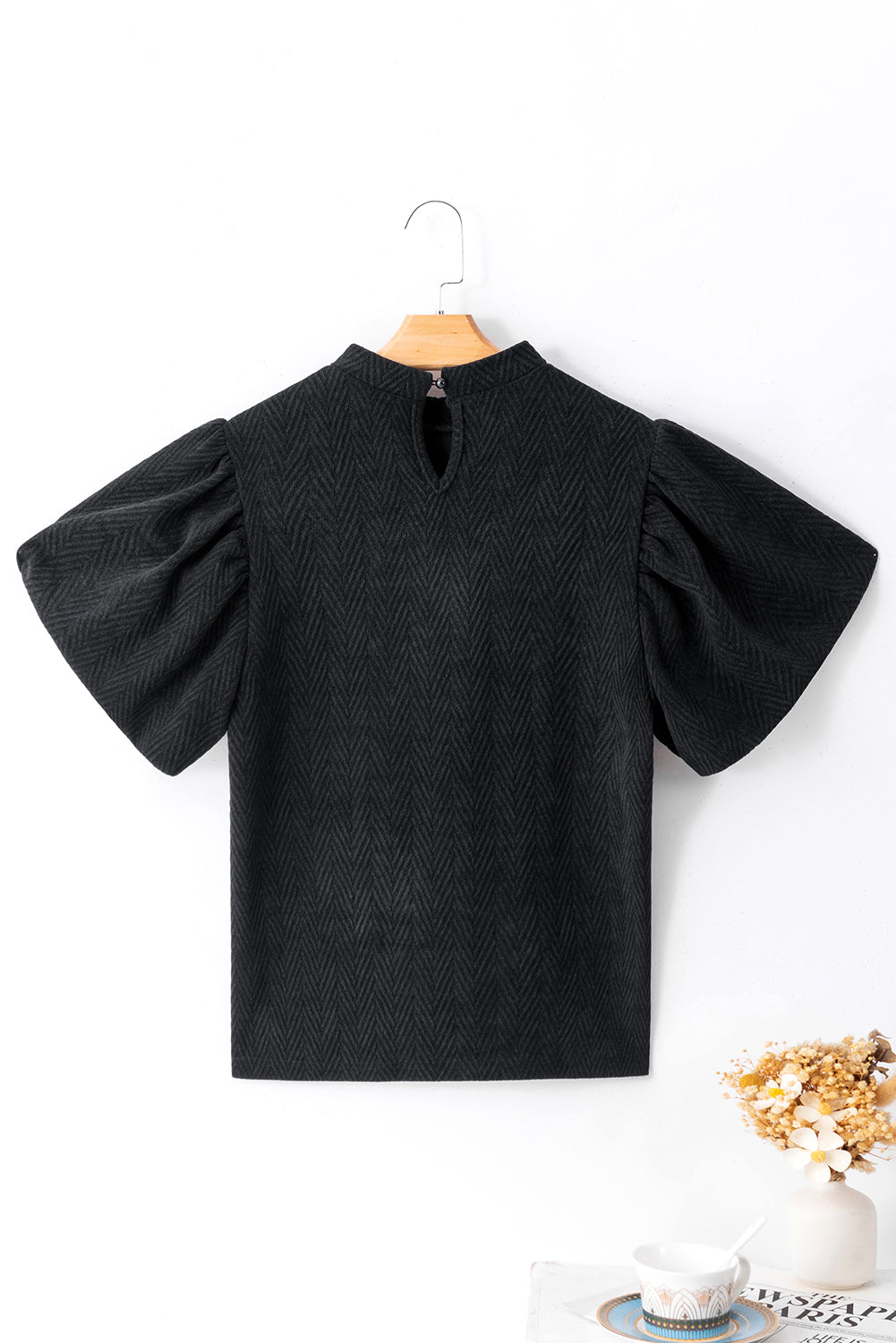 Schwarze Bluse mit Stehkragen und Puffärmeln