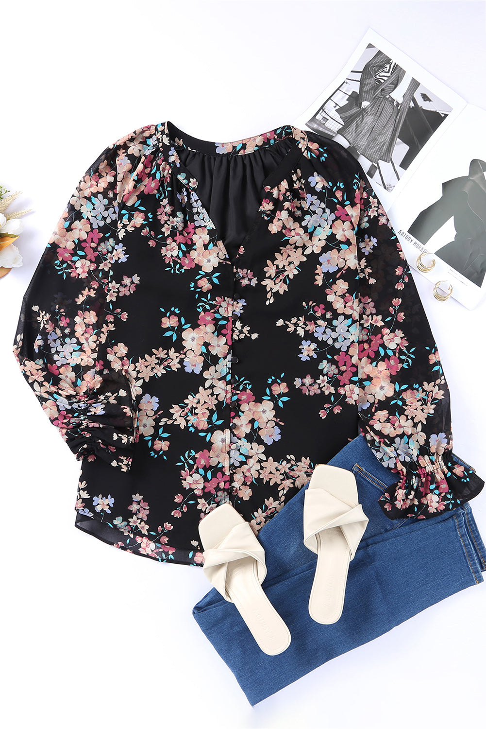 Schwarze Chiffonbluse mit Wildblumen-Print