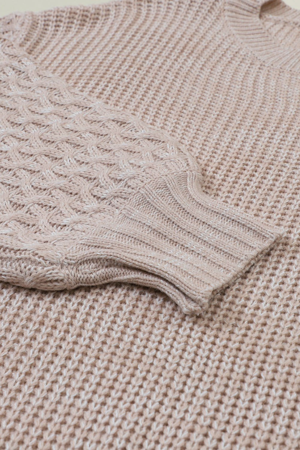 Pullover mit Zopfmuster und überschnittener Schulterpartie in Parchment