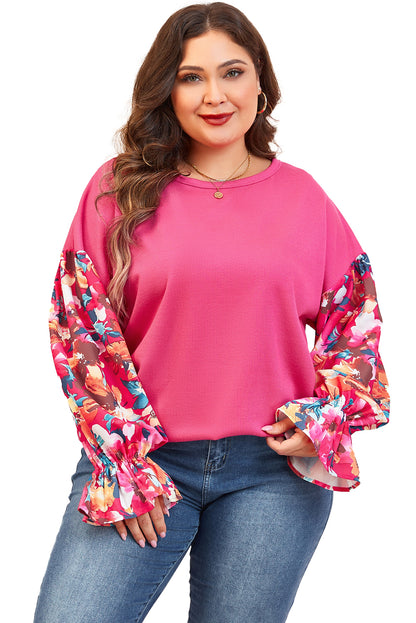 Hellrosa Rippstrick-Plus-Top mit Patchwork-Blumenmuster und Volantärmeln
