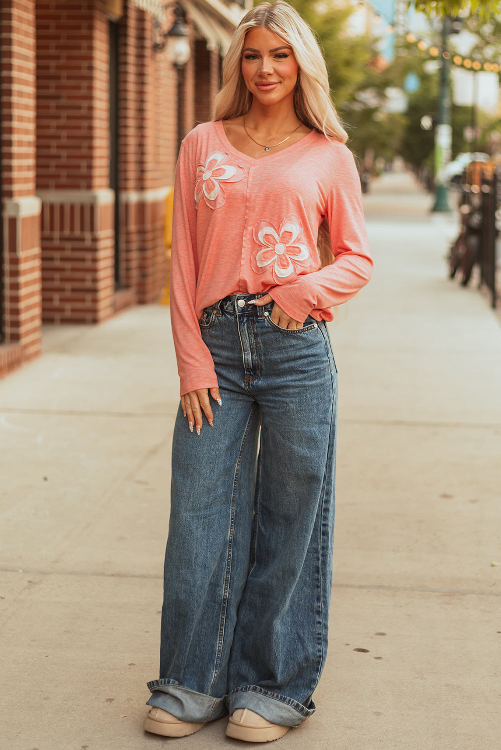 Fresh Salmon Floral Patchwork Langarm T-Shirt mit V-Ausschnitt