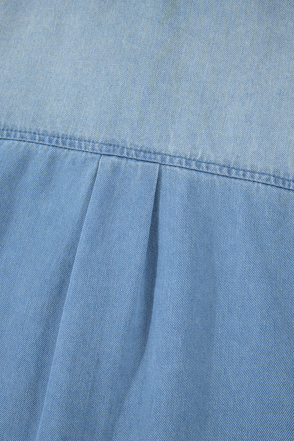 Beau Blue Risen Hemdblusenkleid aus mittelverwaschenem Denim