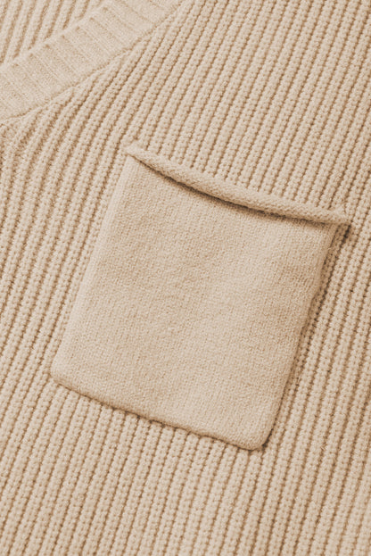 Aprikosenfarbener Pullover mit Brusttasche, V-Ausschnitt, gerippten Flügelärmeln