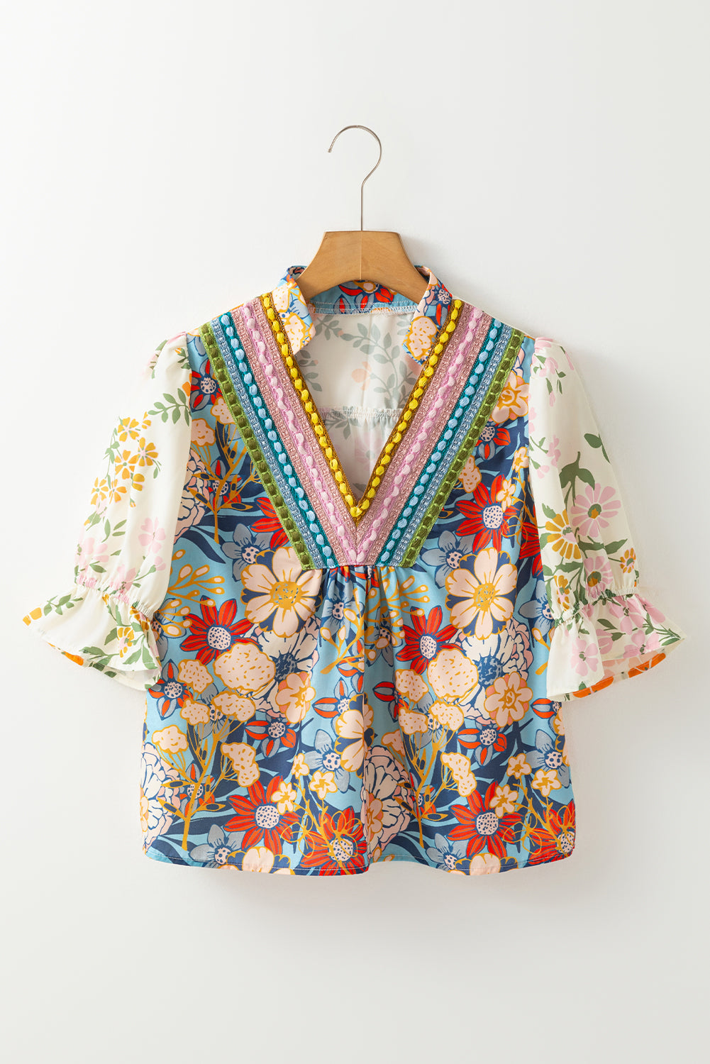 Mehrfarbige gehäkelte Boho-Blumenbluse mit V-Ausschnitt und halben Ärmeln