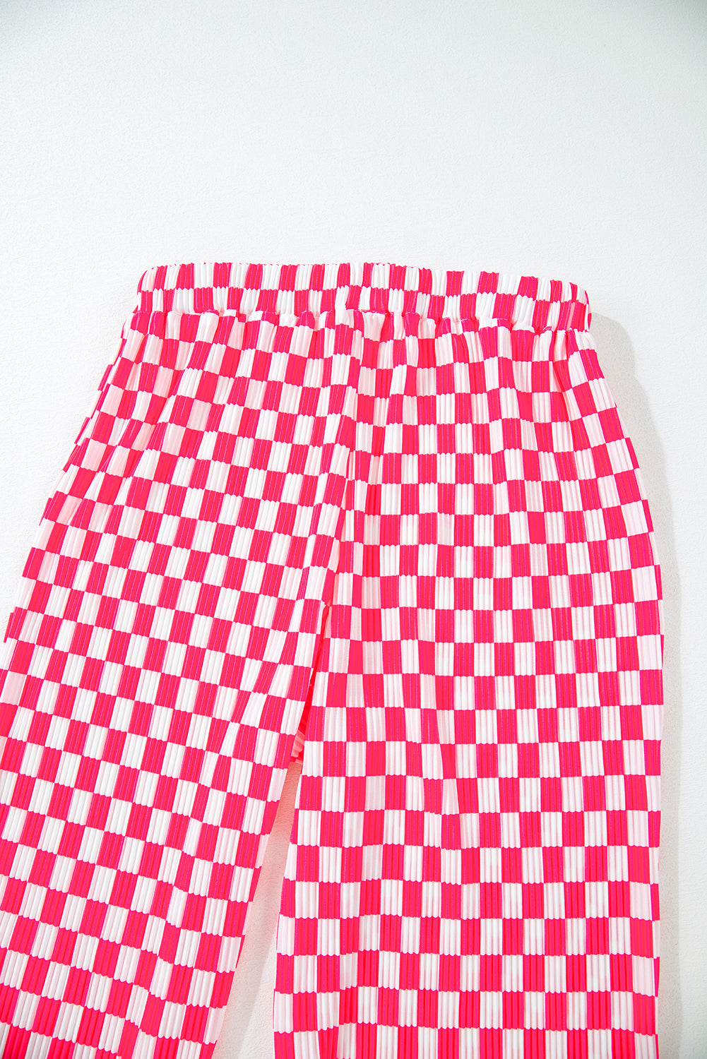 Rosa Pyjama-Set mit kariertem Hemd mit Knöpfen und hoch taillierter Hose